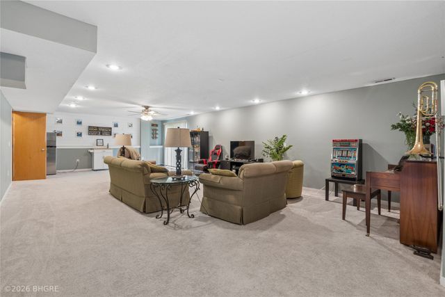 7018 Three Lakes Parkway, Des Moines, IA 50320