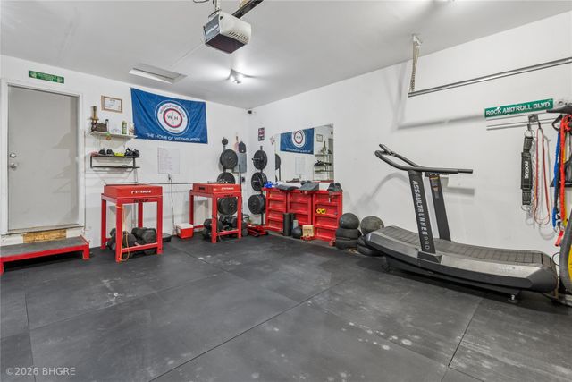 7018 Three Lakes Parkway, Des Moines, IA 50320