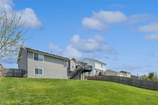 7018 Three Lakes Parkway, Des Moines, IA 50320