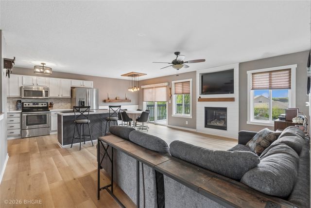 7018 Three Lakes Parkway, Des Moines, IA 50320
