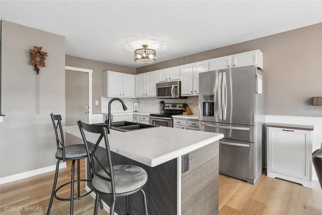 7018 Three Lakes Parkway, Des Moines, IA 50320