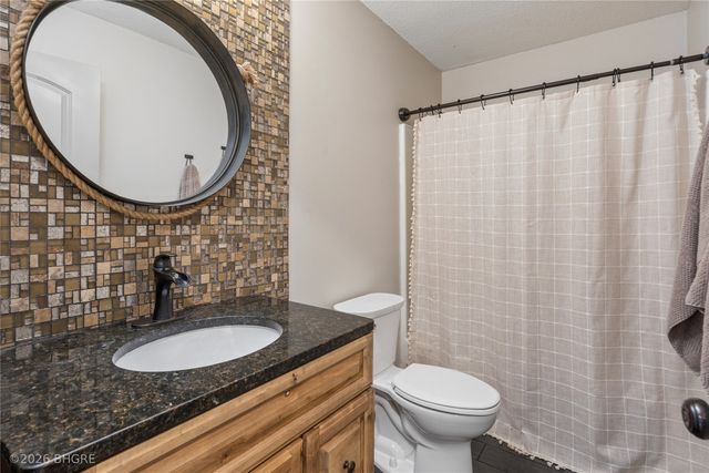 7018 Three Lakes Parkway, Des Moines, IA 50320