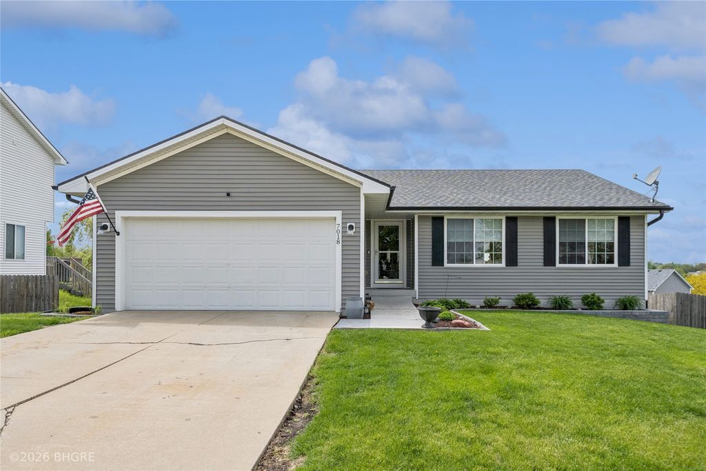 7018 Three Lakes Parkway, Des Moines, IA 50320
