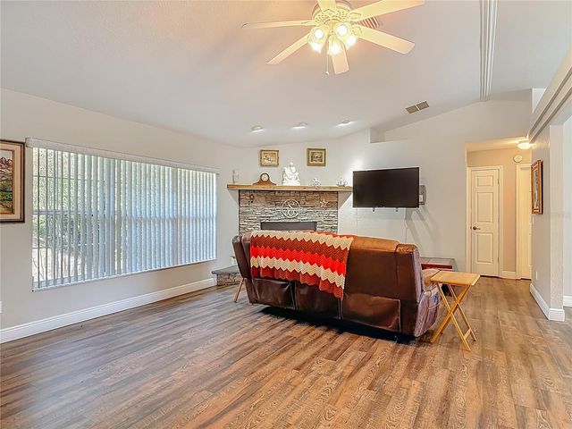 15271 SE 24TH STREET ROAD, Ocklawaha, FL 32179