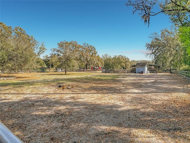 15271 SE 24TH STREET ROAD, Ocklawaha, FL 32179