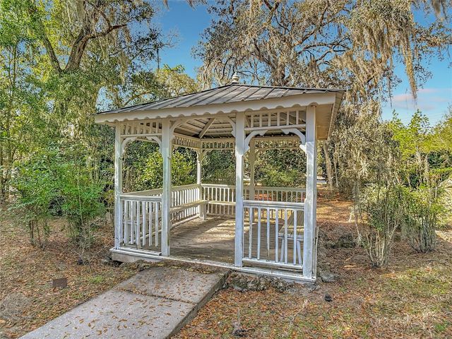 15271 SE 24TH STREET ROAD, Ocklawaha, FL 32179