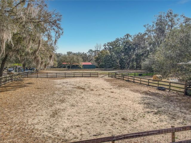 15271 SE 24TH STREET ROAD, Ocklawaha, FL 32179