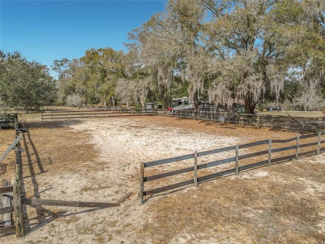 15271 SE 24TH STREET ROAD, Ocklawaha, FL 32179