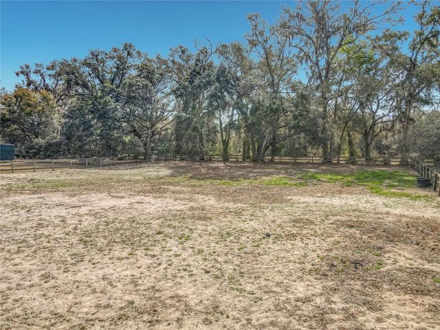 15271 SE 24TH STREET ROAD, Ocklawaha, FL 32179