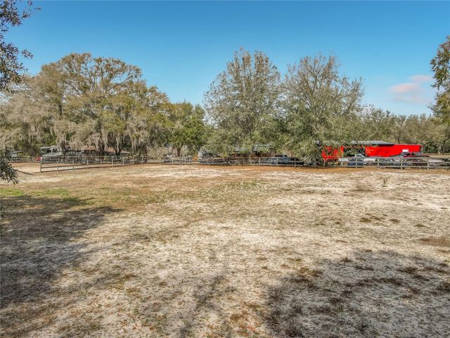 15271 SE 24TH STREET ROAD, Ocklawaha, FL 32179