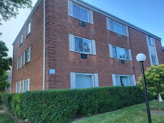 8440 Skokie Boulevard 102, Skokie, IL 60077