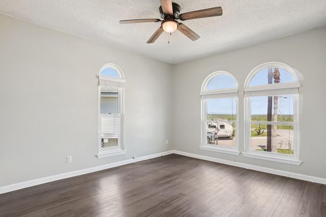 110 Mariner Road, Freeport, TX 77541