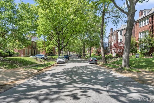 7536 Oxford Drive 3, St Louis, MO 63105