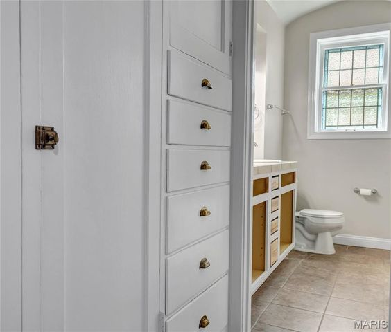 7536 Oxford Drive 3, St Louis, MO 63105