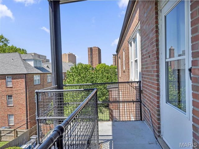 7536 Oxford Drive 3, St Louis, MO 63105