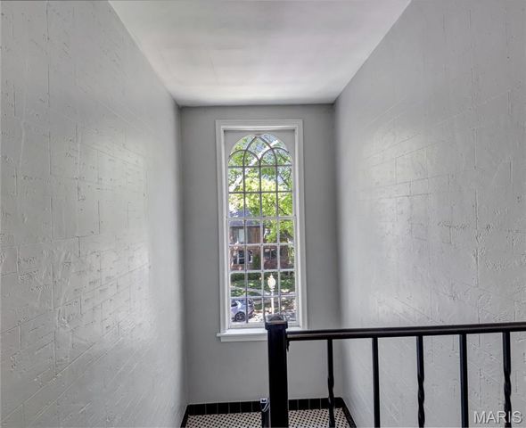 7536 Oxford Drive 3, St Louis, MO 63105