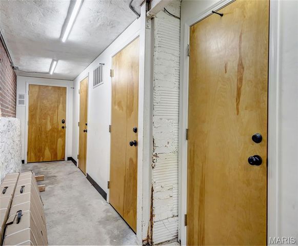 7536 Oxford Drive 3, St Louis, MO 63105