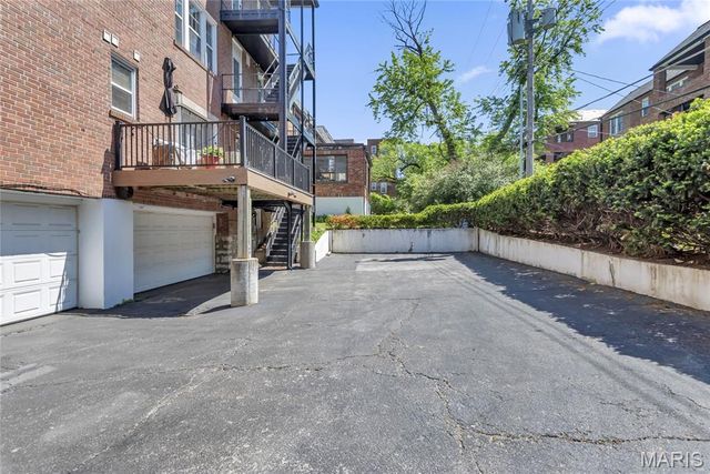 7536 Oxford Drive 3, St Louis, MO 63105