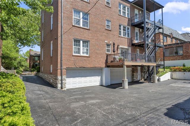 7536 Oxford Drive 3, St Louis, MO 63105