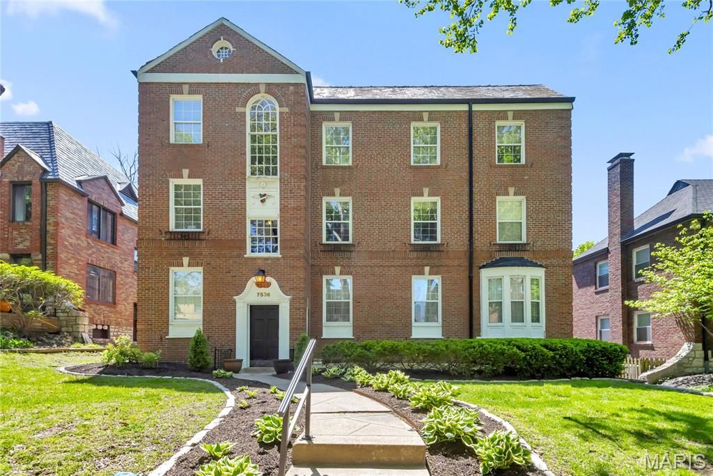 7536 Oxford Drive 3, St Louis, MO 63105