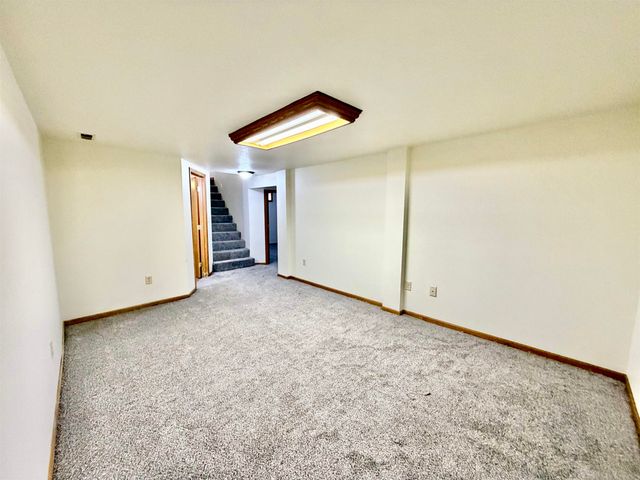 220 18th St SE, Minot, ND 58701