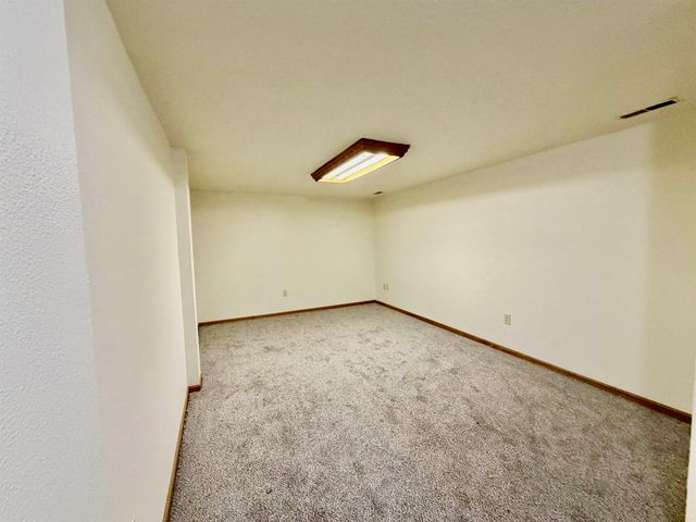 220 18th St SE, Minot, ND 58701