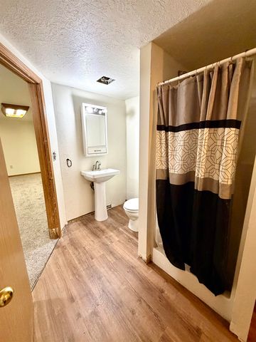220 18th St SE, Minot, ND 58701
