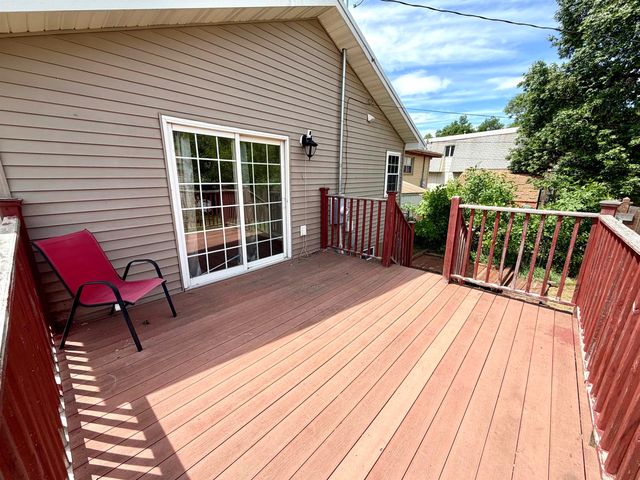 220 18th St SE, Minot, ND 58701