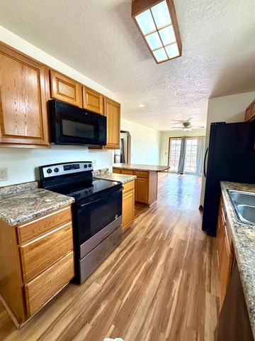 220 18th St SE, Minot, ND 58701