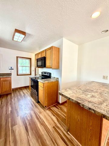 220 18th St SE, Minot, ND 58701
