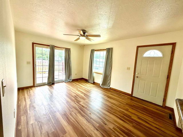 220 18th St SE, Minot, ND 58701