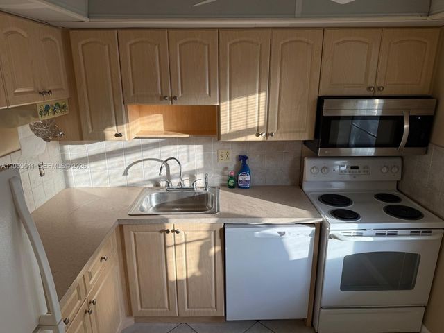 7797 Golf Cir Drive 102, Margate, FL 33063