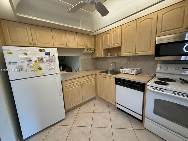 7797 Golf Cir Drive 102, Margate, FL 33063