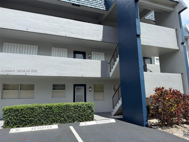 7797 Golf Cir Drive 102, Margate, FL 33063