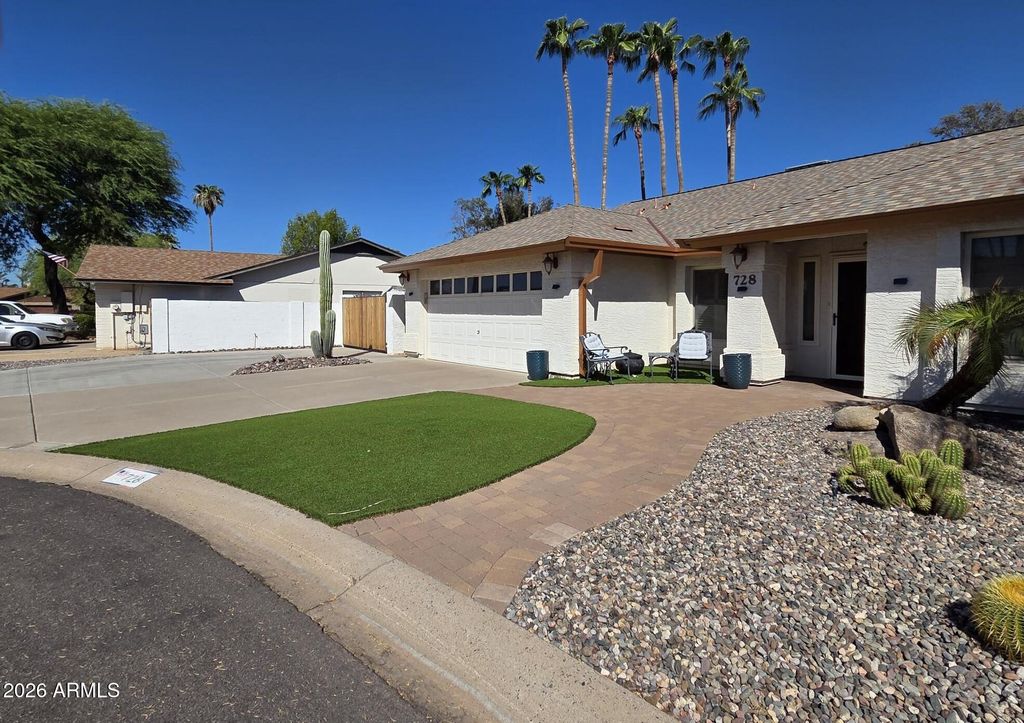 728 E KINGS Avenue, Phoenix, AZ 85022 — photo 2