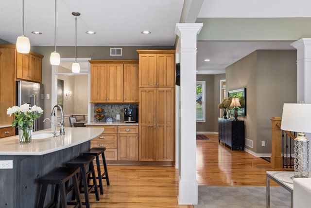 10565 Water Lily Lane, Woodbury, MN 55129
