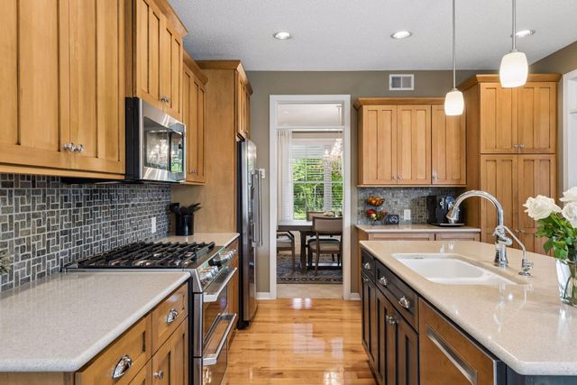 10565 Water Lily Lane, Woodbury, MN 55129