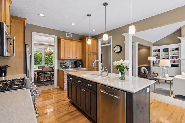 10565 Water Lily Lane, Woodbury, MN 55129