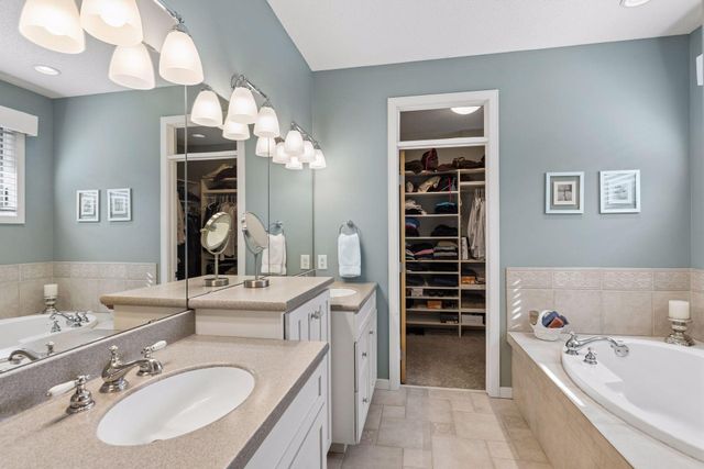 10565 Water Lily Lane, Woodbury, MN 55129