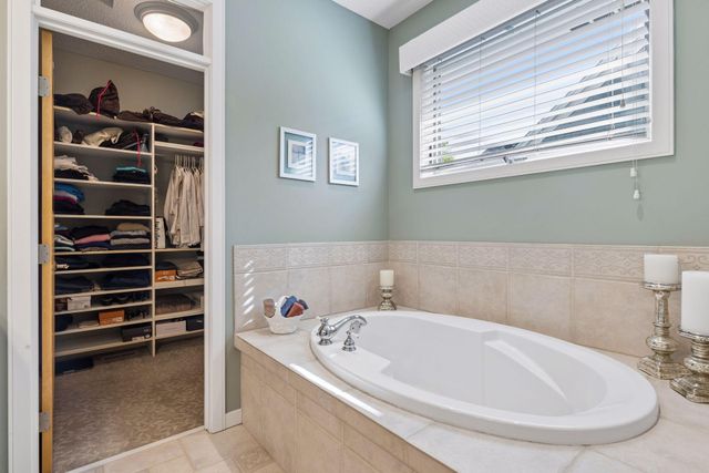 10565 Water Lily Lane, Woodbury, MN 55129