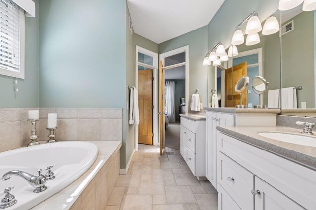 10565 Water Lily Lane, Woodbury, MN 55129
