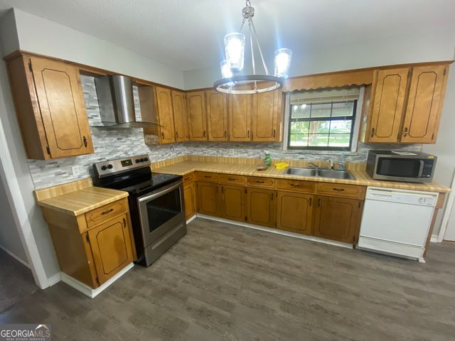 304 Morris Street, Glennville, GA 30427