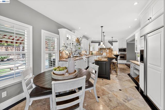 2337 Grosvenor Heights Ct, Livermore, CA 94550
