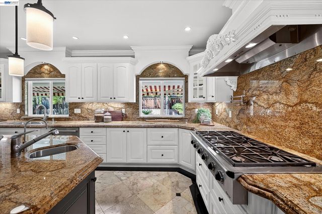 2337 Grosvenor Heights Ct, Livermore, CA 94550