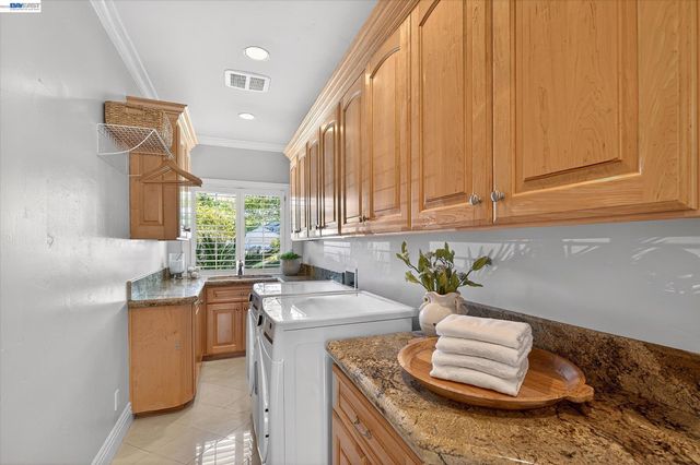 2337 Grosvenor Heights Ct, Livermore, CA 94550
