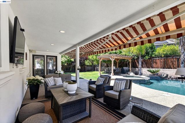 2337 Grosvenor Heights Ct, Livermore, CA 94550