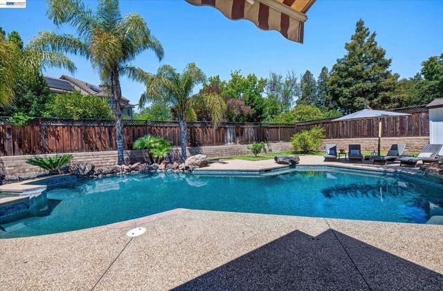 2337 Grosvenor Heights Ct, Livermore, CA 94550