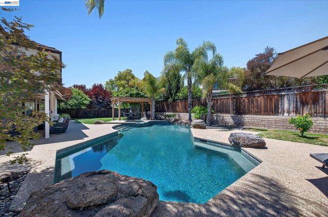 2337 Grosvenor Heights Ct, Livermore, CA 94550