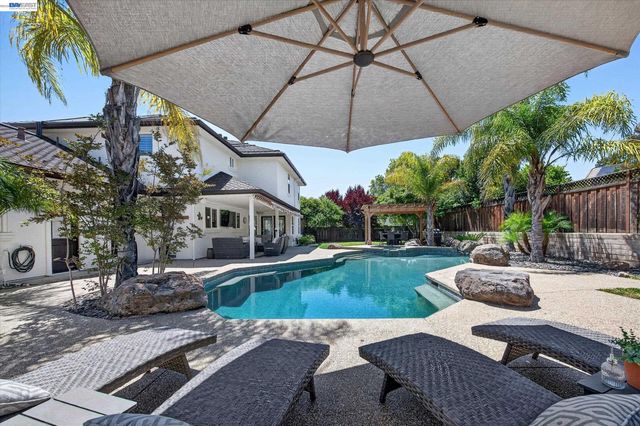 2337 Grosvenor Heights Ct, Livermore, CA 94550