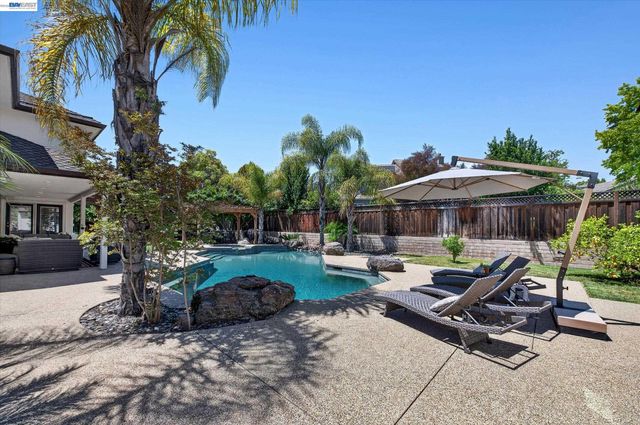 2337 Grosvenor Heights Ct, Livermore, CA 94550